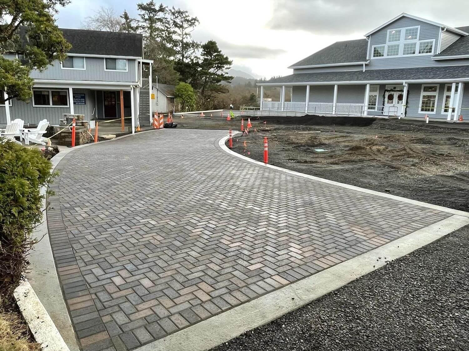 https://sequoiastonescapes.com/wp-content/uploads/Advantages-of-a-Paver-Driveway.jpg?utm_source=chatgpt.com