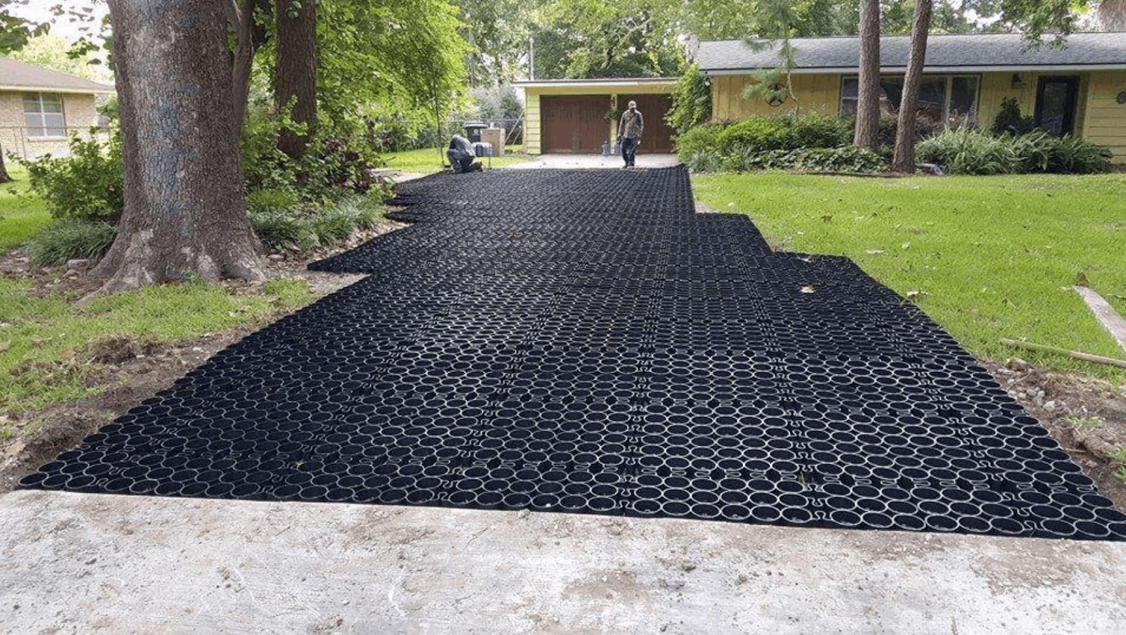 https://www.truegridpaver.com/wp-content/uploads/2021/11/geogrid-for-gravel-driveway.jpg?utm_source=chatgpt.com